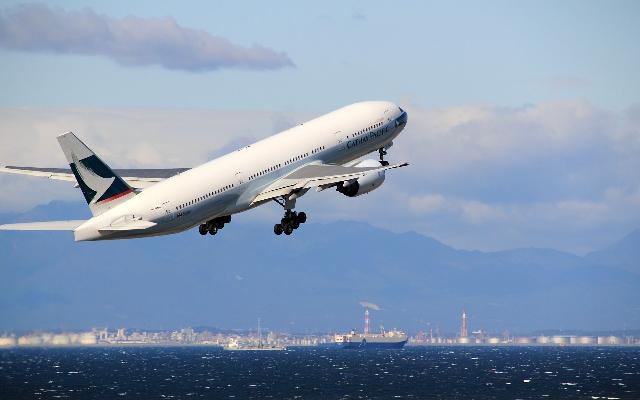 飛行機の部品組立／日勤のみ